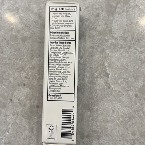 Rodan and Fields Unblemish invisible matte defense SPF 30 - Picture 4 of 4